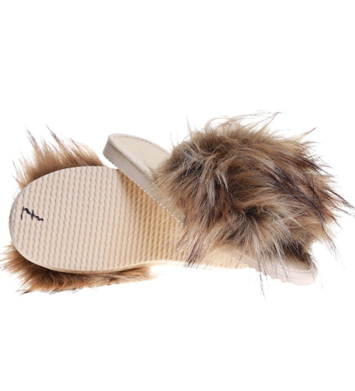 Beżowe klapki z efektownym futerkiem /F4-1 3259 S195/