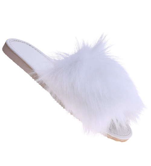 Białe klapki z efektownym futerkiem /F5-1 3824 S197/