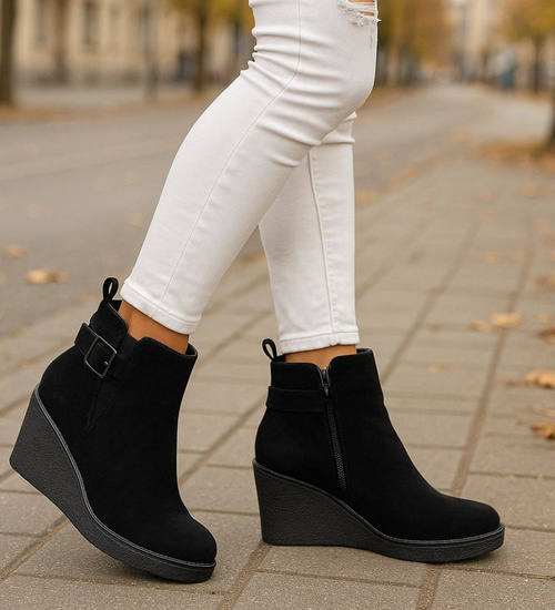 Czarne botki damskie na koturnie /F10-3 18319 W484/