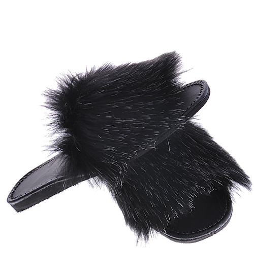 Czarne kapcie domowe klapki z futerkiem /A4-1 6169 S195/