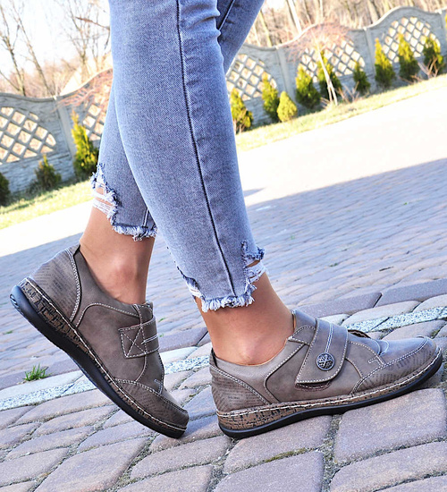 Brązowe półbuty damskie na rzep /A5-2  11198 T230/