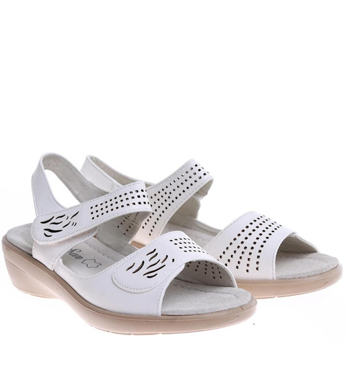 Białe sandały damskie na niskim koturnie /C4-3 16156 T340/