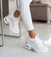 Białe trampki sneakersy na niskim koturnie /G1-2 13191 T802/