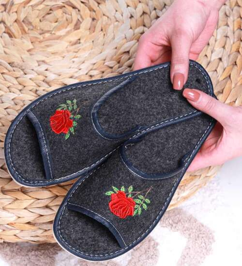 Filcowe kapcie damskie z haftem /G11-1 15285 S172/ Filcowe kapcie damskie z haftem /G11-1 15285 S172/