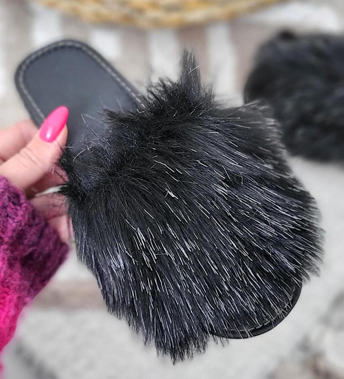 Czarne kapcie domowe klapki z futerkiem /A4-1 6169 S195/