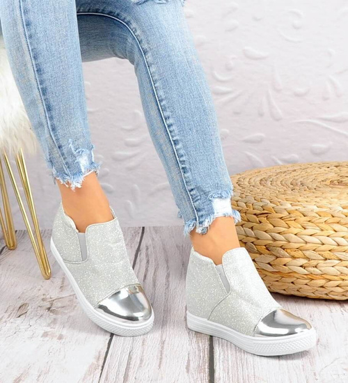 Dziewczęce trampki na niskim koturnie SREBRNE /B1-3 4300 S174/