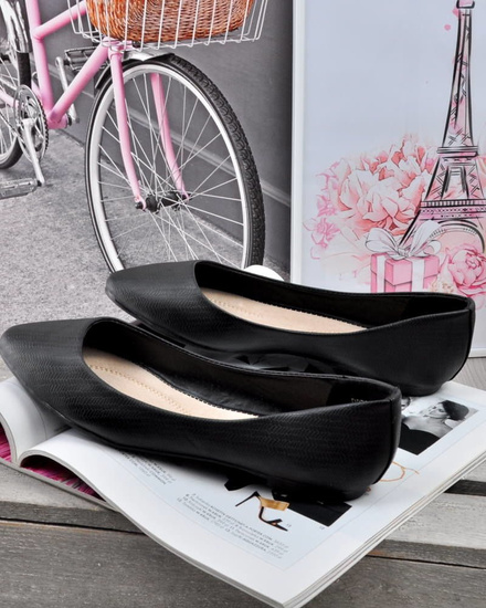 Czarne balerinki z migdałowymi noskami /C5-2 2756 S197/