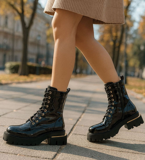 Lśniące botki glany w rockowym stylu Czarne /A2-1 18547 G388/