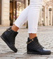 Czarne sneakersy damskie na koturnie /E8-1 12772 T796/