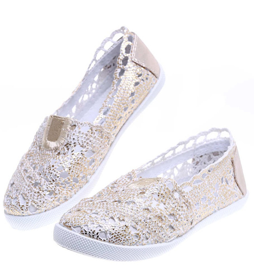 Złote błyszczące dziewczęce balerinki z koronki /A10-2 15816 T8-6/