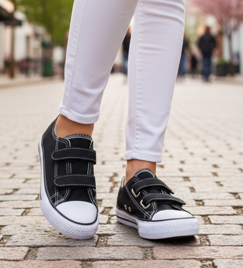 Czarne tenisówki dla dziewczynki na rzepy /E7-2 18637 T286/