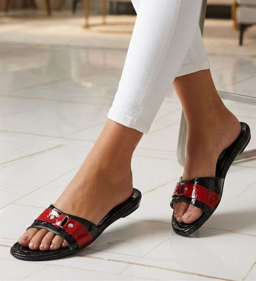 Bordowo czarne klapki na płaskim obcasie /H2 14344 T005/