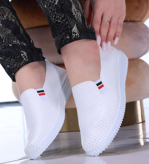 Wkładane białe damskie buty sportowe /E6-2 14246 T299/ Wkładane białe damskie buty sportowe /E6-2 14246 T299/