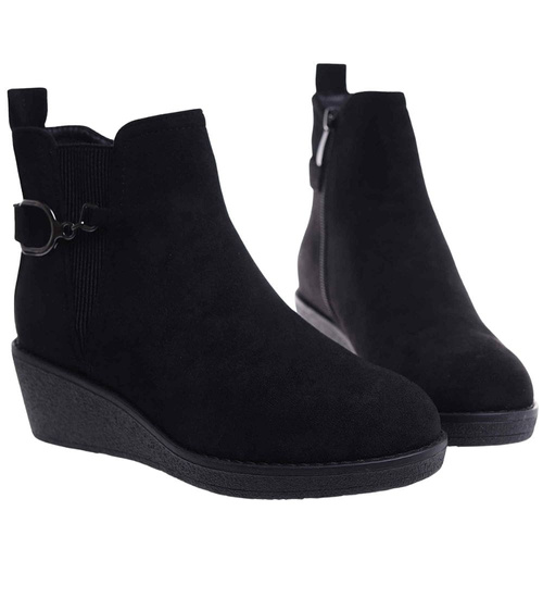 Zamszowe botki damskie na koturnie Czarne /A2-2 18325 W480/