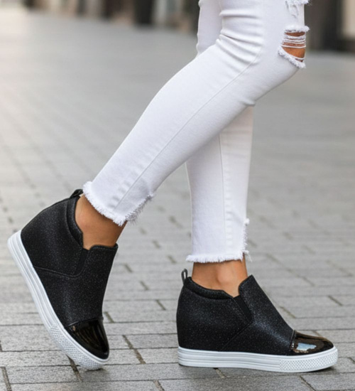 Czarne trampki na niskim koturnie /C1-3 4300 S174/