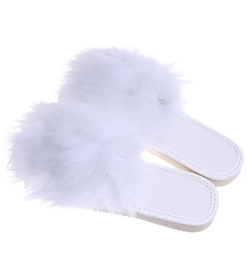 Białe klapki z efektownym futerkiem /F5-1 3824 S197/