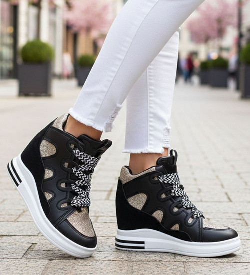 Sznurowane czarne trampki sneakersy na niskim koturnie /E5-1 15820 D430/