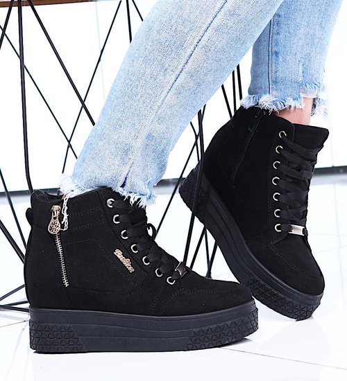 Czarne zamszowe sneakersy na koturnie i platformie /G4-3 15506 T634/
