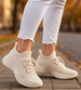 Beżowe buty sportowe na niskim koturnie i platformie /F5-2 13540 T236/