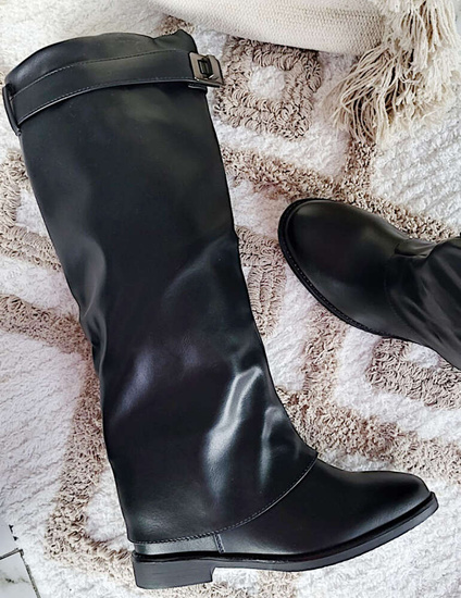 Czarne lekko ocieplone kozaki na koturnie /A6-1 15223 T595/