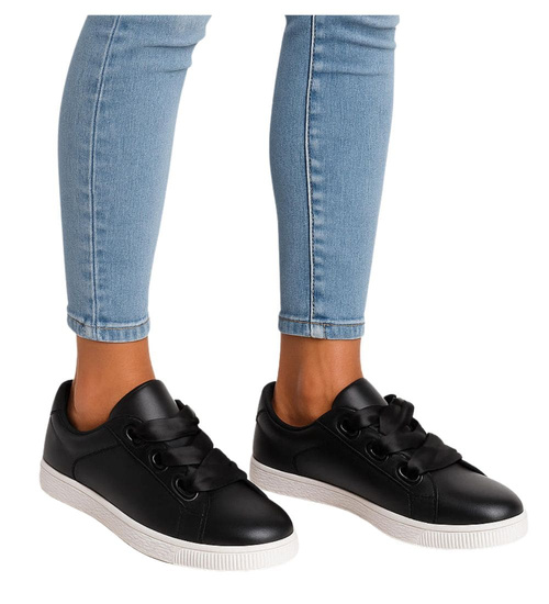 Czarne wiązane trampki damskie /G6-1 17509 W093/