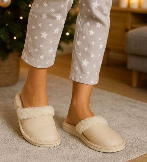 Skórzane beżowe kapcie damskie z wełną /D3-1 18465 S196/