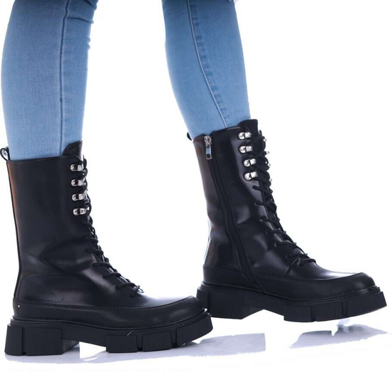 Wiązane czarne glany trapery na platformie /D8-3 17184 T312/