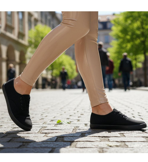 Klasyczne czarne tenisówki damskie ost504