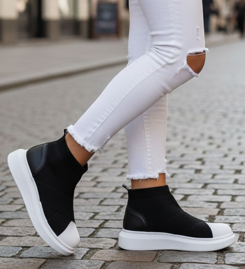 Wsuwane czarne trampki na platformie /D2-3 12358 S291/