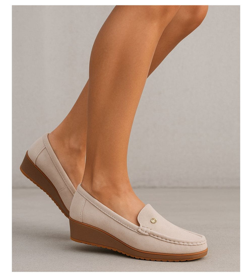 Beżowe czółenka na niskim koturnie /C3-3 17664 W289/