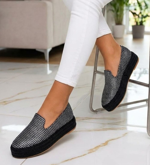 Czarne wsuwane półbuty espadryle na platformie /C5-1 17227 G9-84/