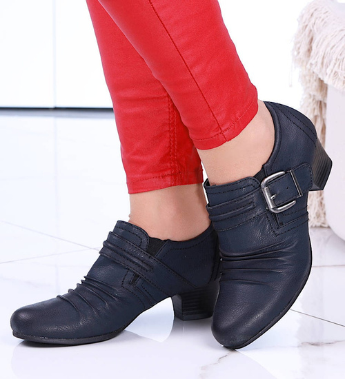 Czarne czółenka damskie na niskim obcasie z klamerką /E7-3 14766 T256/