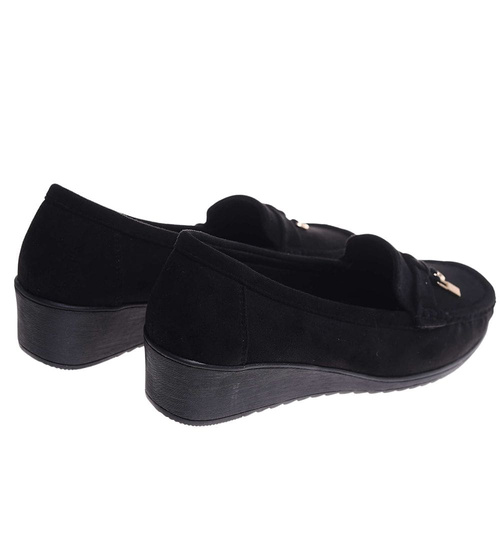 Czarne zamszowe czółenka na niskim koturnie /A2-2 18223 W233/