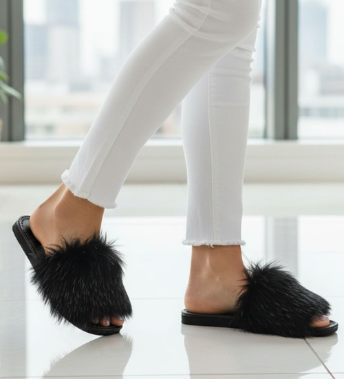 Czarne kapcie domowe klapki z futerkiem /A4-1 6169 S195/