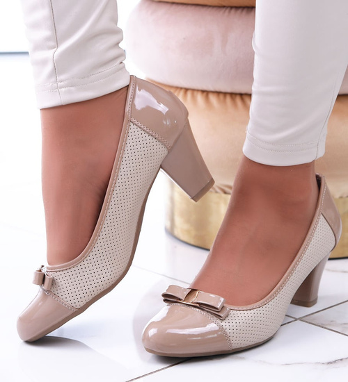 Ażurowe beżowe czółenka na słupku /E4-3 13526A S310/