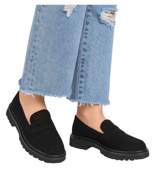 Czarne ażurowe półbuty loafersy /A8-2 17203 G29-52/