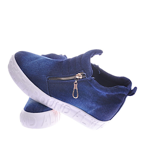 Jeansowe granatowe trampki na niskim koturnie /D2-2 12418 T292/