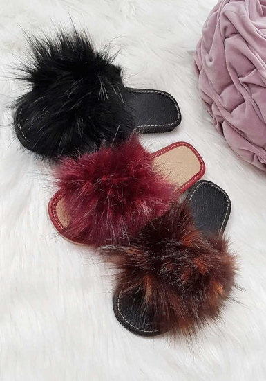 Rude klapki z efektownym futerkiem /B2-1 2830 S195/