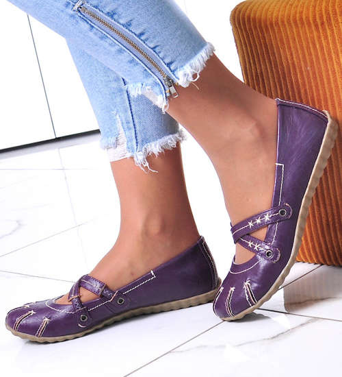 Purpurowe damskie półbuty z paseczkiem /B4-2 12366 T086/ Purpurowe damskie półbuty z paseczkiem /B4-2 12366 T086/