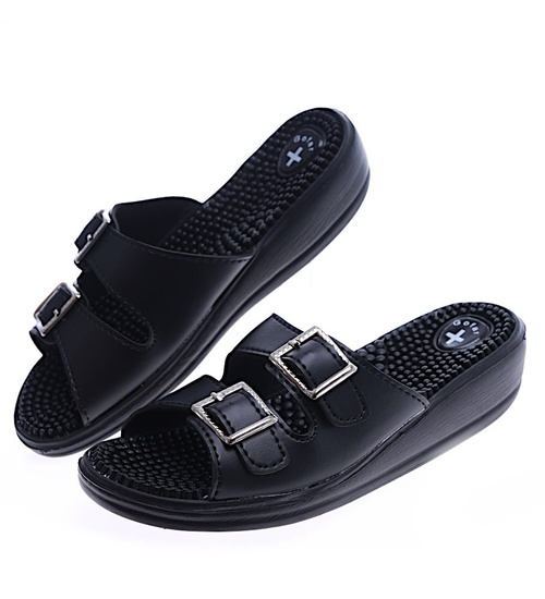 Czarne damskie zdrowotne klapki z kolcami Fakirki /E3-1 14361 T156/