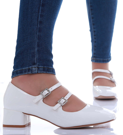 Białe czółenka z paskiem na niskim obcasie /D1-1 17515  W182/