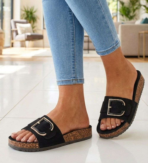 Czarne klapki damskie na płaskim obcasie /A6-2 16351 G232/