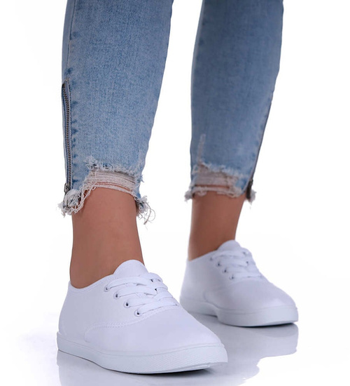 Białe klasyczne tenisówki z tkaniny /B4-2 17232 T223/