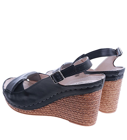 Czarne sandały na koturnie i platformie /E2-2 14134 S530/