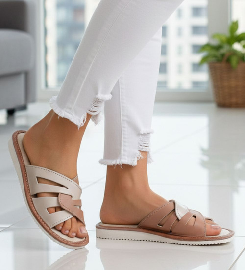 Brązowo-beżowe klapki domowe /G1-1 10932 S195/