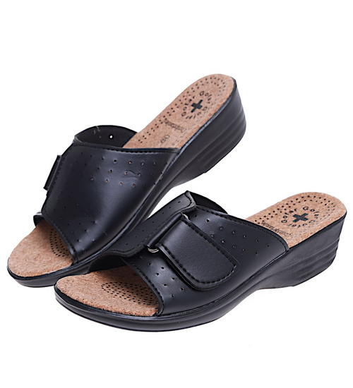 Czarne damskie klapki na rzep /B2-1 16057 T157/