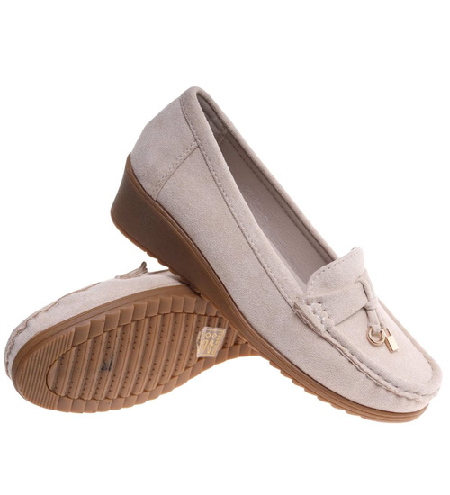 Beżowe czółenka na niskim koturnie /E2-318222 W233/