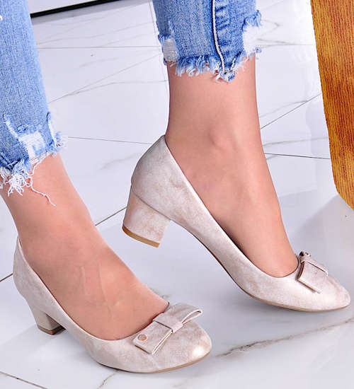 Złote czółenka na niskim obcasie /G6-2 11573 T492/