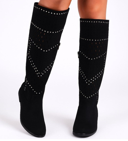 Ażurowe czarne kozaki na niskim koturnie /B6-1 16209 T343/