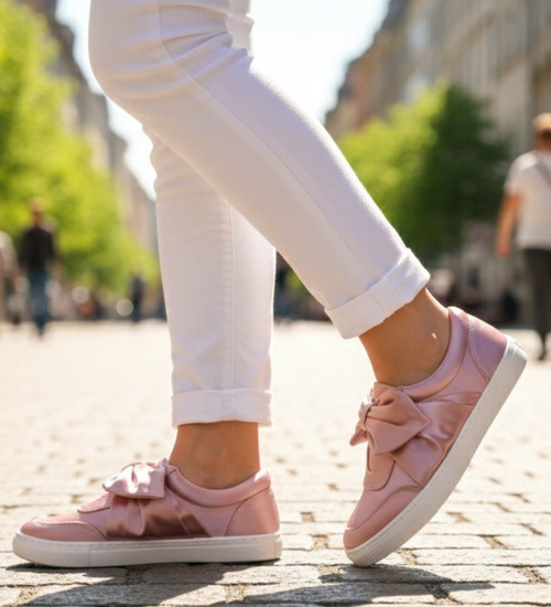 Wsuwane różowe damskie sneakersy z kokardą ost509